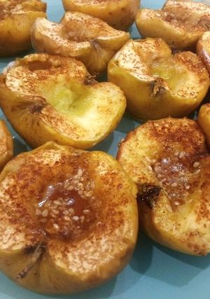 Фото Запеченые яблоки с медом и корицей.