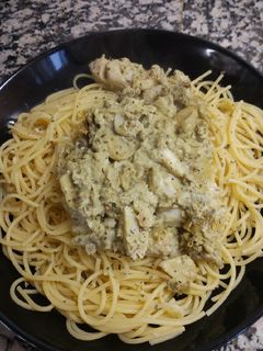 Una foto de Pasta con gambas, merluza y salsa de berberechos