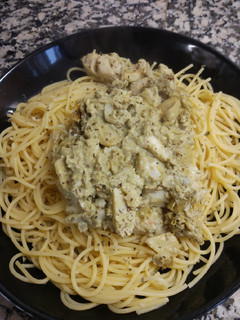 Una foto de Pasta con gambas, merluza y salsa de berberechos