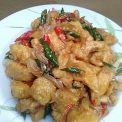 A picture of Ayam tumis.