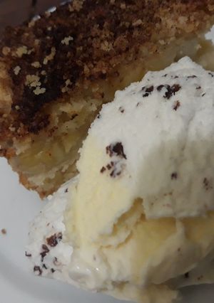 Foto de Cuca Rápida De Banana Com Sorvete De Flocos E Creme