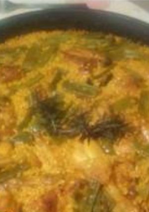 Una foto de Paella Valenciana🍋🍗🥂