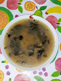 Una foto de Sopa de caldo casero con algas wakame