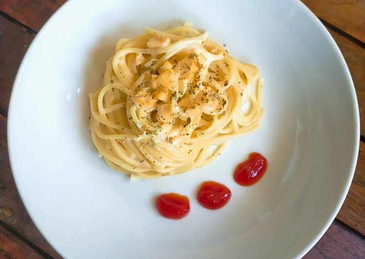 makanan Spaghetti Carbonara Sederhana yang Lezat