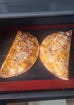 Фото Лінивий чебурек з сиром та зеленню😋😋😋.