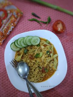 Foto resep Mie goreng kuah nyemek pedas