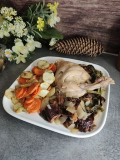 Une photo de ⭐⭐⭐Lapin aux pruneaux et ses petits légumes vapeur