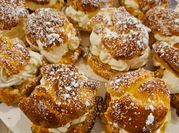 Une photo de choux chantilly