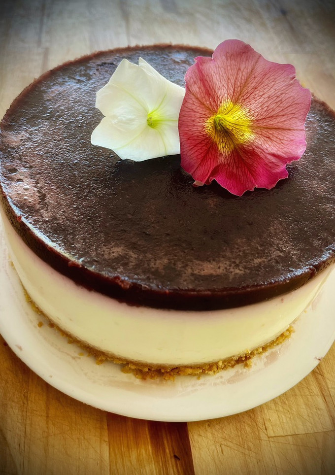 Una foto de Tarta mousse de limón con arándanos
