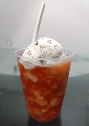 Una foto de Salpicón de frutas con helado 🇨🇴