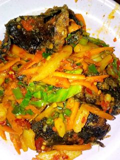 Sauce na kifi da vegetables ainihin hoton girkin