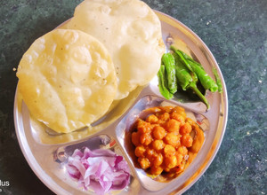 A picture of Masala Chole bhature (Baisakhi in Punjab).
