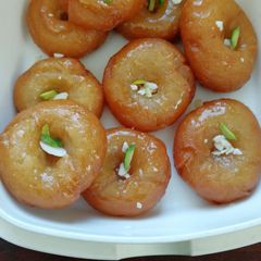 A picture of Badhusha.