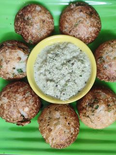 रवा मसाला आप्पे (Rava Masala Appe Recipe In Marathi) रेसिपी चे मुख्य फोटो 