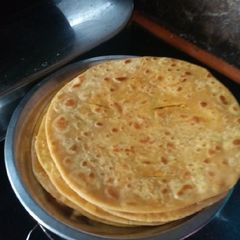 A picture of Besan Paratha.