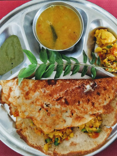 आटा डोसा, आलू मसाला, सांबर और चटनी (Atta Dosa, aloo masala,sambar aur chatni recipe in Hindi) रेसिपी मुख्य फोटो