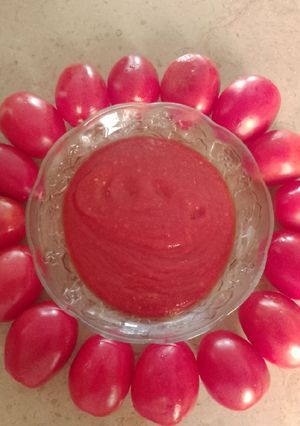 A picture of Homemade Tomato Chilli Garlic Sauce.
