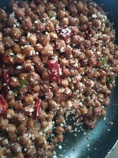 தாளிச்ச சுண்டல் (Thaalicha sundal recipe in tamil) செய்முறை முக்கிய புகைப்படம்