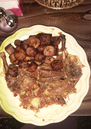 A picture of Pepper chicken with plantain.