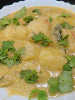 உருளைக்கிழங்கு வெள்ளை குருமா செய்முறை முக்கிய புகைப்படம்