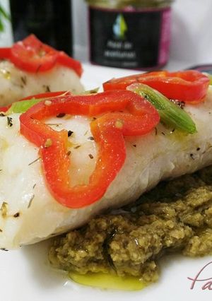 Foto principal de Lomos de merluza en “papillote” con paté de aceituna verde  'Apto para personas con diabetes'