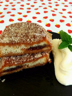 Una foto de Torrijas de chocolate rellenas de chocolate