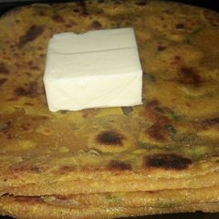 A picture of Missi Roti.