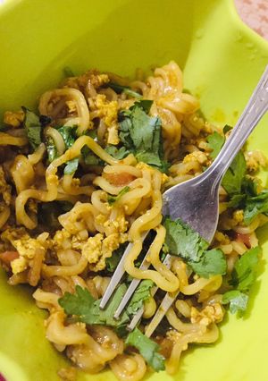 A picture of Egg Maggi masala.