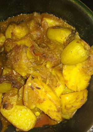 A picture of Aaloo potoler dalna(parwal and Potatoes Curry).