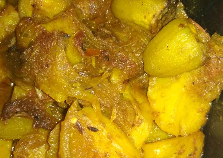 Steps to Make Quick Aaloo potoler dalna(parwal and Potatoes Curry)