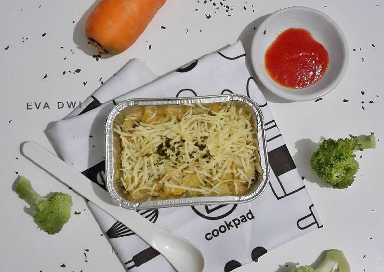 Langkah Mudah untuk Menyiapkan Baked potato Veggie a.k.a Pastel Tutup, Enak Banget
