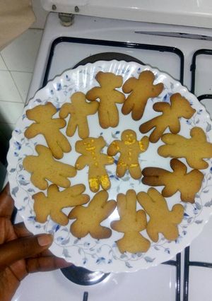 A picture of Boy/Girl ginger cookies#cookiescontest.