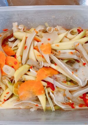Hình của món Tai heo ngâm xoài.