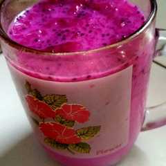 รูปของ Buah naga + susu 😋