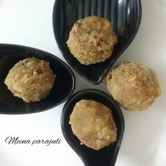A picture of Samak  ke churma laddu.