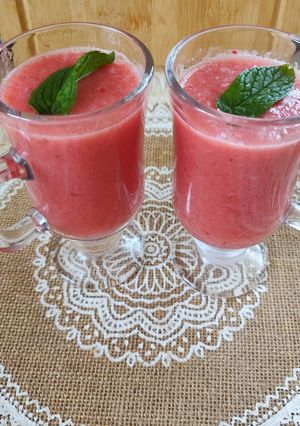 Zdjęcie przepisu Smoothie truskawkowo - arbuzowe.