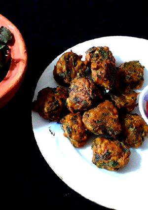 লাল শাকের পাকোড়া রেসিপির প্রধান ছবি