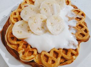 Hình của món BÁNH WAFFLE YẾN MẠCH + CHUỐI GIẢM MỠ🥞.
