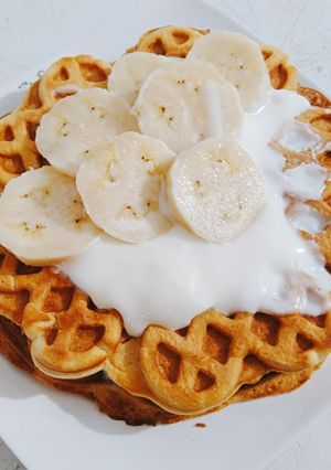 Hình của món BÁNH WAFFLE YẾN MẠCH + CHUỐI GIẢM MỠ🥞.