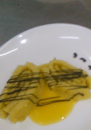 A picture of Swiss roll served with passion fruit sauce.