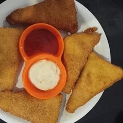 A picture of Chicken bread samosa.