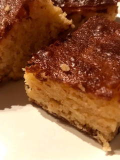 Una foto de Dados de chocolate blanco y avellanas