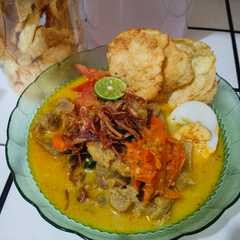 A picture of Soto Betawi.