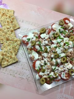 Una foto de Ensalada 🥗 regada con salsa de yogur