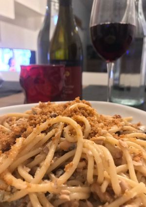 Foto di Spaghetti alla trota salmonata uvetta noci e pangrattato