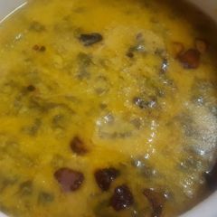 A picture of Daal palak.