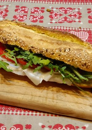 Foto di Ciabatta curcuma e semi, Lardo di Colonnata, pomodorini e rucola