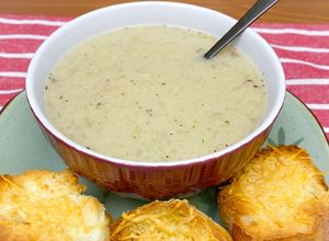 Foto de SOPA DE CEBOLA SIMPLES | RECEITA ECONÔMICA E DELICIOSA