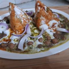 A picture of Chole Samosa Chaat.