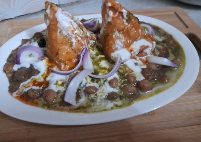 Chole Samosa Chaat